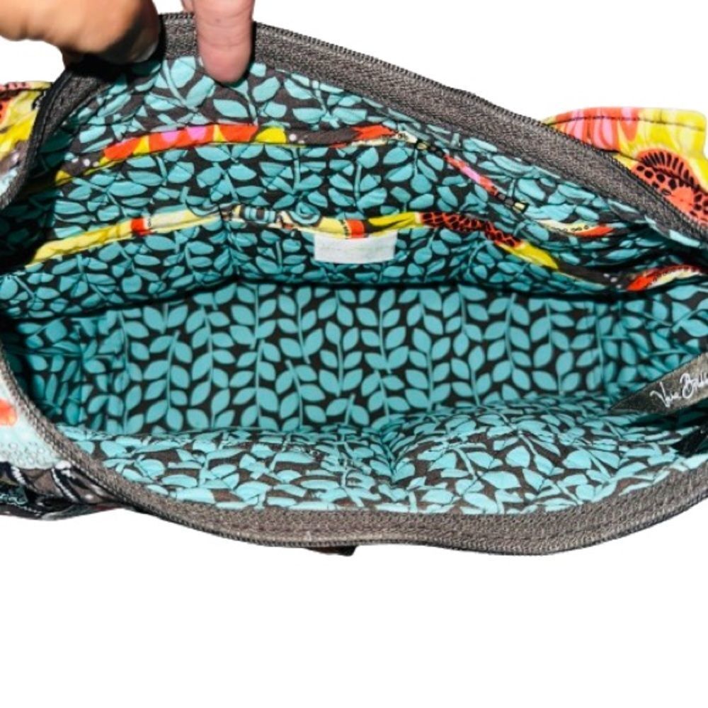 Gorgeous Vera Bradley hobo bag - Picture 6 of 10